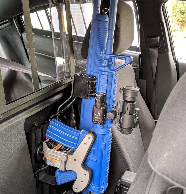 Weapon Mounts in police vehicle
